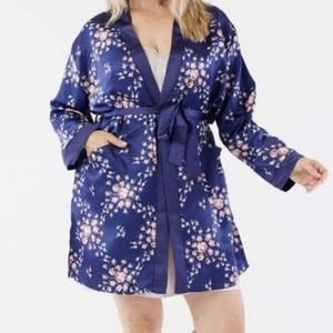 Morgan Lane x FabFitFun satin robe L/XL